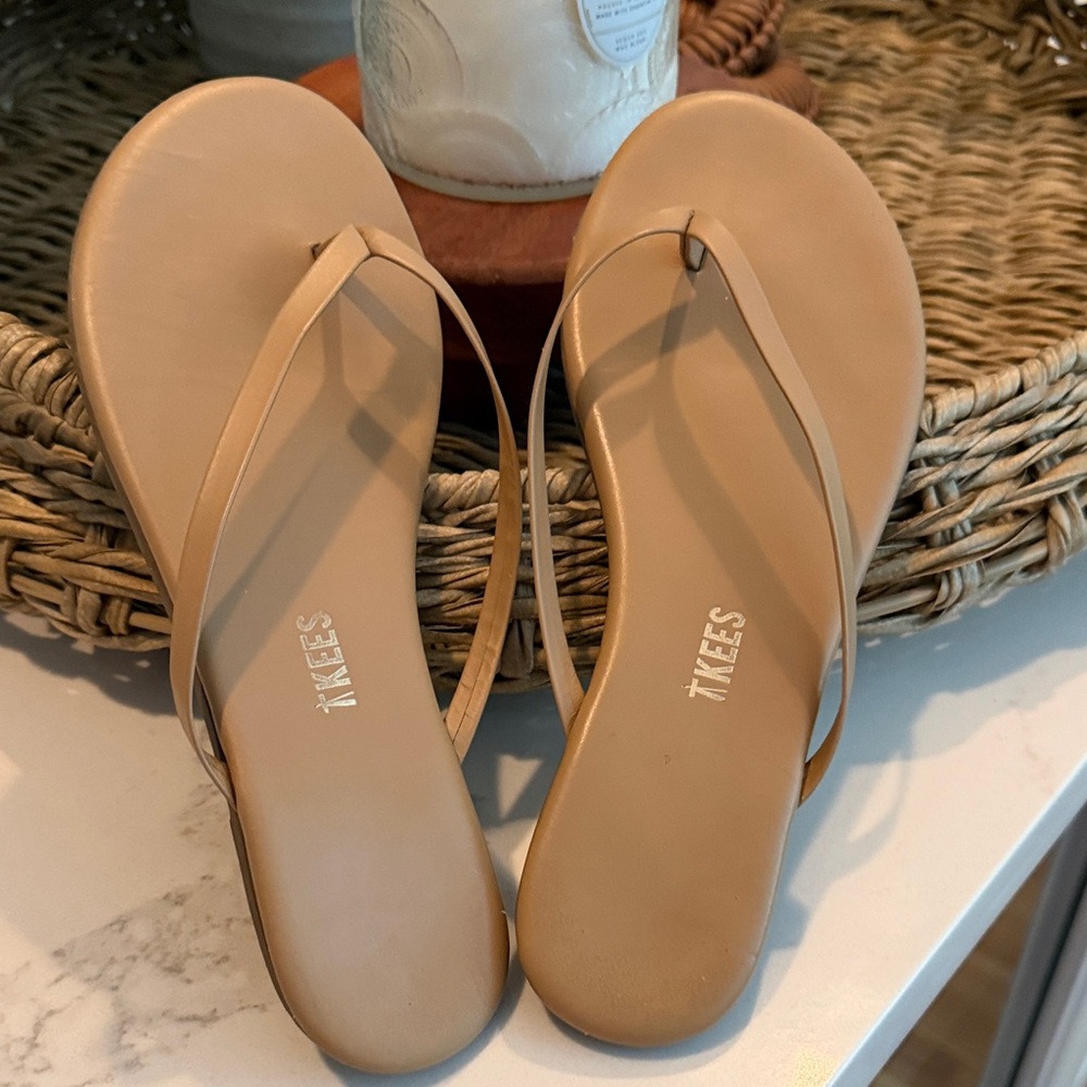 TKEES Tan Minimalist Leather Thong Sandals, size 6